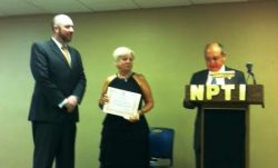 La poeta Doria García-Albernaz obtuvo el Primer Lugar en Poesía del XXIII Concurso de Poesía y Narración del Instituto de Cultura Peruana en Miami La poeta Doria García-Albernaz obtuvo el Primer Lugar en Poesía del XXIII Concurso de Poesía y Narración del Instituto de Cultura Peruana en Miami