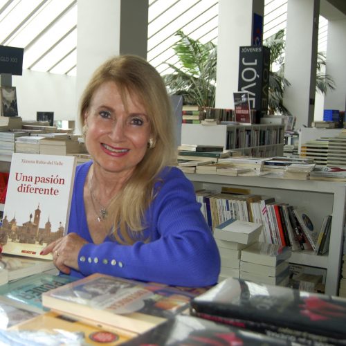 Fernando M. Díaz, pintor y escultor, se refiere a la novela “Una pasión diferente”, de la escritora chilena Ximena Rubio del Valle. Fernando M. Díaz, pintor y escultor, se refiere a la novela “Una pasión diferente”, de la escritora chilena Ximena Rubio del Valle.