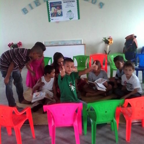 Jornada de lectura infantil dirigida por Reyna García Pineda, Embajadora de Buena Voluntad de la Celebración Internacional del Mes del Libro Hispano en Honduras. Jornada de lectura infantil dirigida por Reyna García Pineda, Embajadora de Buena Voluntad de la Celebración Internacional del Mes del Libro Hispano en Honduras.
