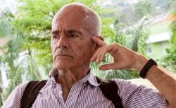 Homenaje al escritor vallecaucano Hernán Hoyos Homenaje al escritor vallecaucano Hernán Hoyos