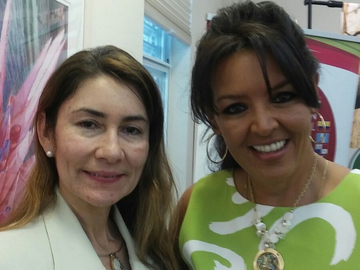 Lucía Vélez de Fundación Latinoamericanos Unidos y María Elena Lavaud
