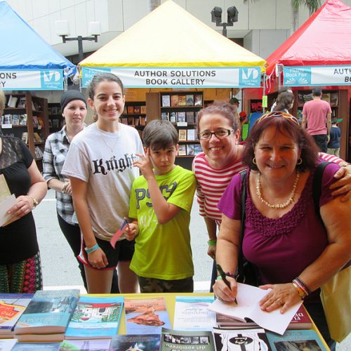 Lilian Vizcaíno llega al XII EIDE con sus cuentos y poesía Lilian Vizcaíno llega al XII EIDE con sus cuentos y poesía