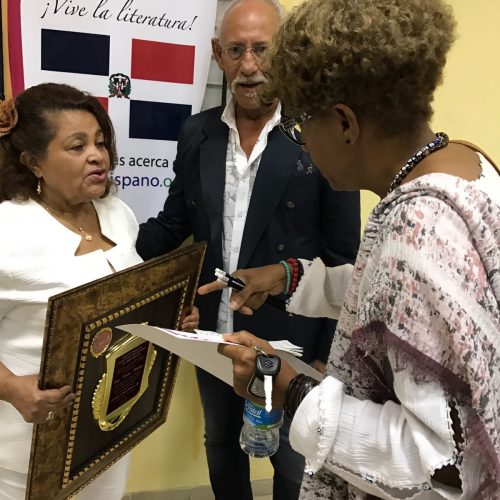 Mi Libro Hispano otorgó el Premio Liderazgo Cultural Hispano 2017 a Ana Teresa Martínez Mi Libro Hispano otorgó el Premio Liderazgo Cultural Hispano 2017 a Ana Teresa Martínez