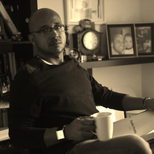 Aníbal Anaya y su obra Familias Prestadas estará en FILCOL Aníbal Anaya y su obra Familias Prestadas estará en FILCOL